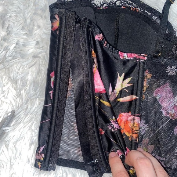 Victorias Secret Black Floral Bustier - Picture 3 of 9